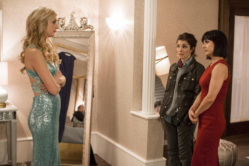Caitlin FitzGerald (left), Shiri Appleby, and Constance Zimmer (Photo: James Dittiger)